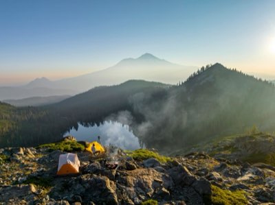 Menos es más: equipando tu primer viaje de fin de semana al monte