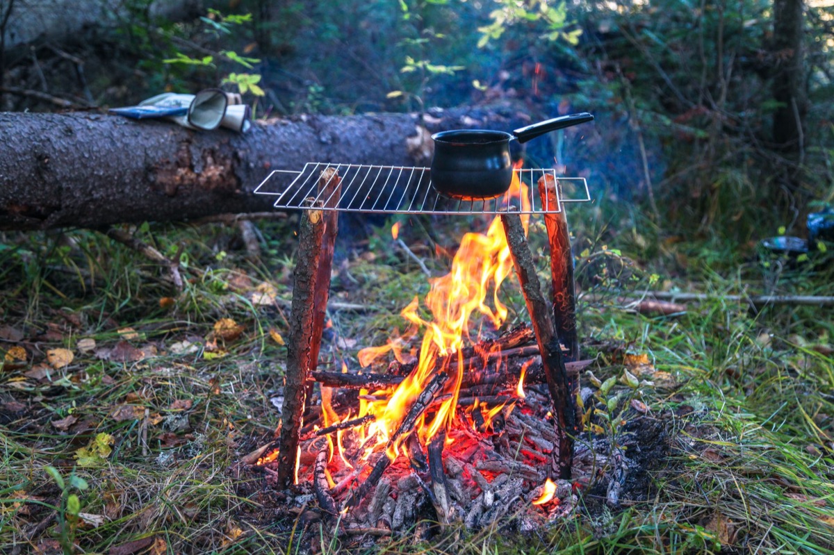 camping en naturaleza sin equipo