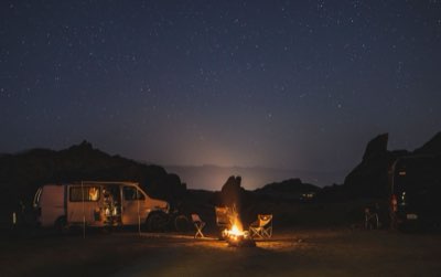Camping minimaliste : 8 étapes pour votre premier week-end réussi