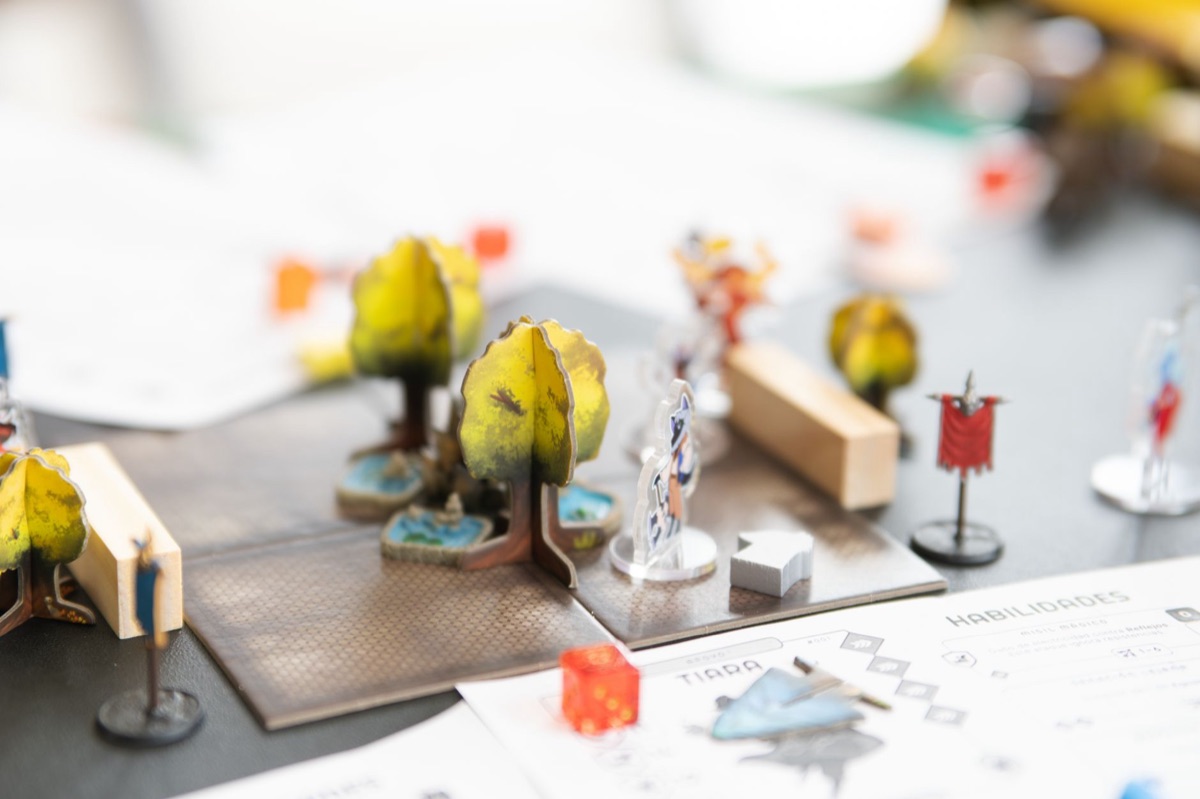 Spielplayer an Tisch