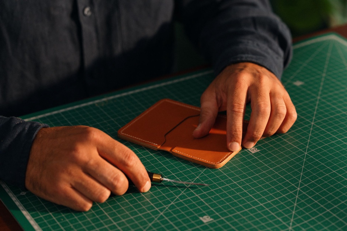 proceso de fabricación de un collar de cuero